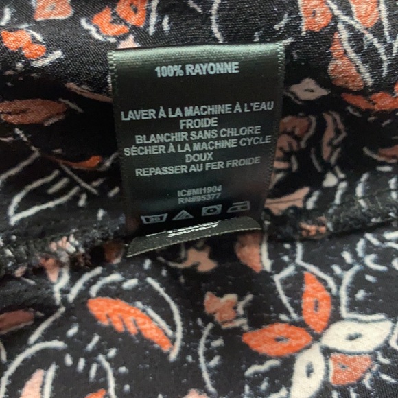 Sanctuary Floral print V-Neck Short Sleeve Top SP - Picture 9 of 10